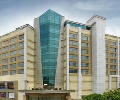 https://imgcld.yatra.com/ytimages/image/upload/t_hotel_yatra_city_desktop/v1479807226/Domestic Hotels/Hotels_Ghaziabad/Mahagun Sarovar Portico Suites - A Sarovar Hotel/Overview.jpg